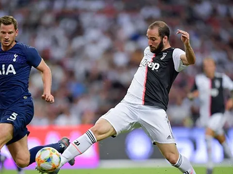 'Cục tạ' đã gọi, liệu Maurizio Sarri có động lòng?