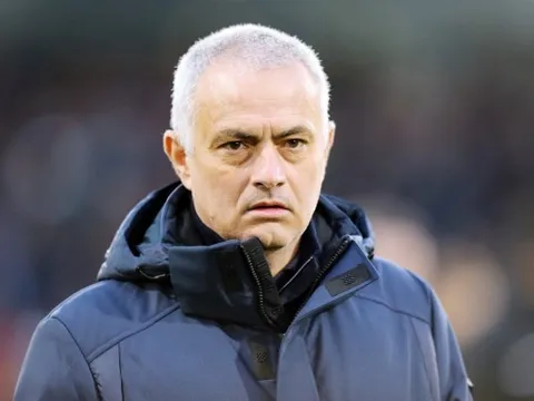 Củng cố tuyến giữa, Mourinho nhắm "nạn nhân của De Jong"