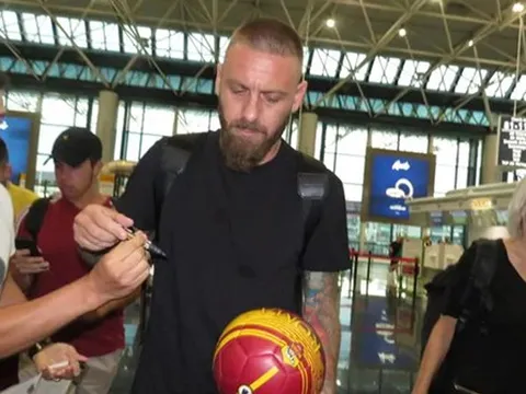 Cựu đội trưởng Roma nói lời xúc động trong ngày chia tay nước Ý