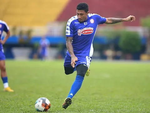 Cựu sao ĐT Costa Rica khiến BHL CLB TP.HCM mệt "bở hơi tai"