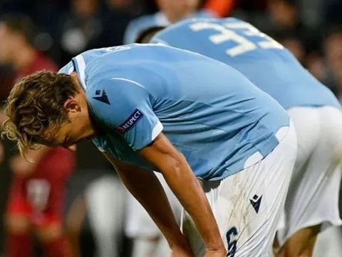 Cựu sao Liverpool hóa "tội đồ", Lazio thua ngược ở Romania