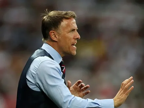 Cựu cầu thủ Man Utd thể hiện sự 'vô đối' khi nắm tuyển nữ Anh