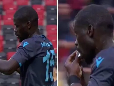 Cựu sao NHA nhai giấy nhắc chiến thuật để đối thủ không đọc được