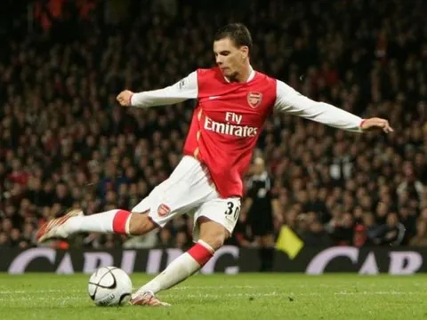 Cựu 'thần đồng' Arsenal: "Tôi định đi bóng, nhưng sợ Henry và Bergkamp hét vào mặt"