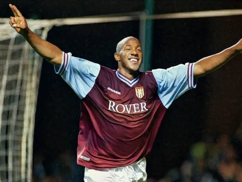 Cựu tiền đạo Aston Villa: "Rooney nói tôi là trung vệ số 1"