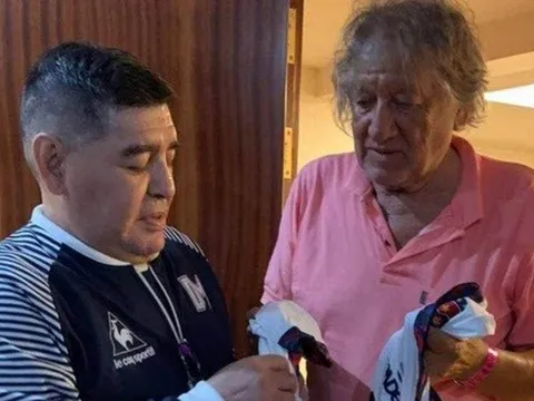 Cái chết thương tâm của huyền thoại giỏi hơn Maradona
