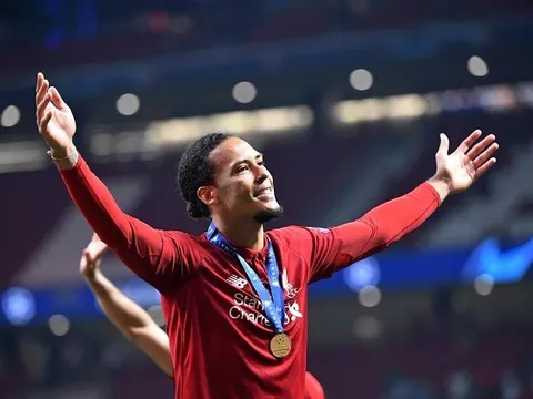 Nối bước đồng đội, 'quái thú Hà Lan' sẽ tăng gấp đôi thu nhập