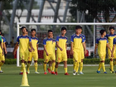 Đã rõ lý do HLV U19 Việt Nam cho các học trò tập vào lúc... 21h00