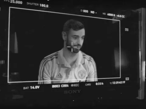 Đã rõ thực hư tấm ảnh Bruno Fernandes ký hợp đồng với Man Utd