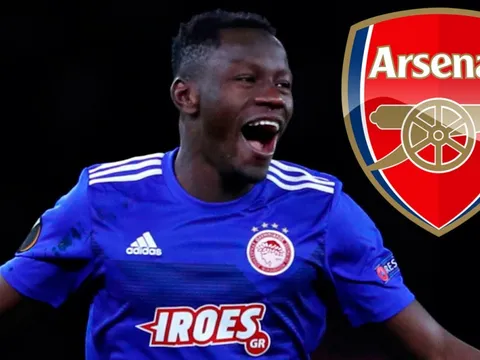 Đại chiến ông lớn, Arsenal quyết giành "Quái thú Hy Lạp"