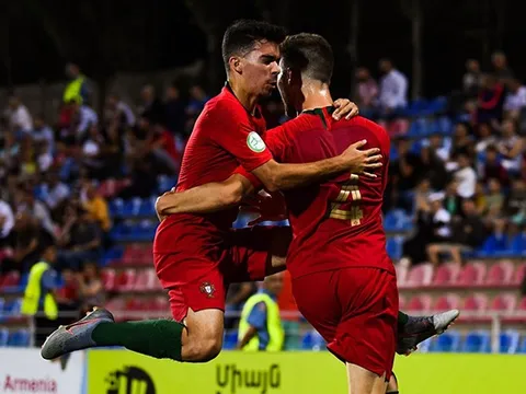 Đàn em Cristiano Ronaldo vùi dập tan nát Azzurrini