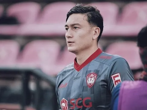 Đang bị Muangthong kiện, Văn Lâm bất ngờ nhận tin vui từ FIFA