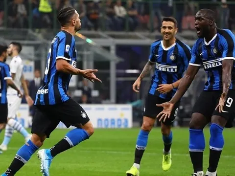 Đang dẫn đầu, Juventus và Inter Milan vẫn bị “dìm” không thương tiếc