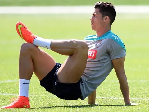 Đang nghỉ hè, Ronaldo vẫn có hành động khiến làng túc cầu thán phục
