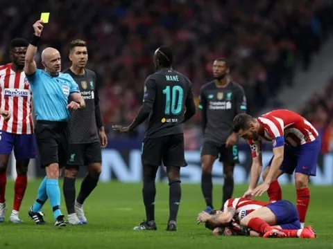 Đằng sau màn thay người "thảm họa" của Liverpool