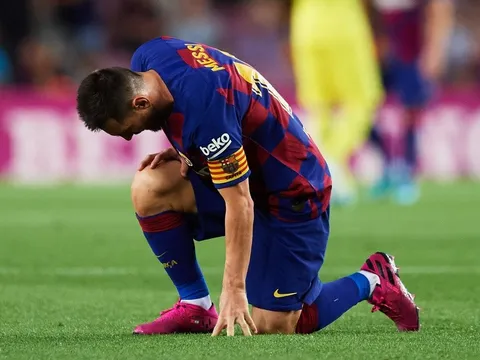 Đánh mất bản ngã, Barca đang chìm vào bóng tối