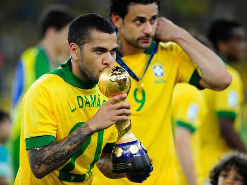 Dani Alves – “Của hiếm” được sản sinh bởi nền bóng đá Brazil