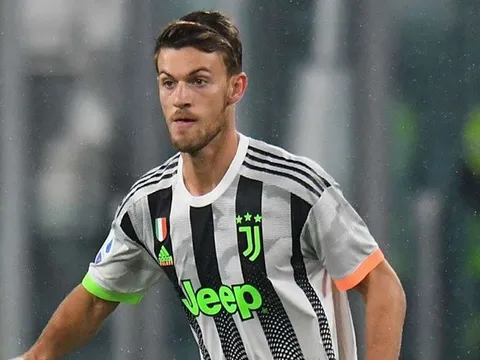 CHÍNH THỨC! Juventus đẩy đi 2 "kẻ thất sủng"