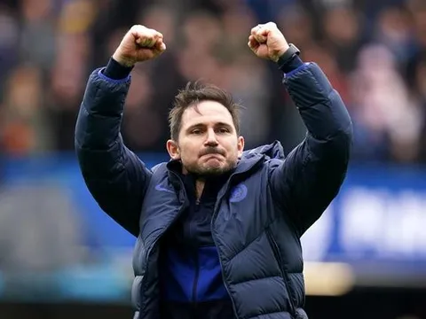 Danny Murphy chỉ cách để Chelsea vô địch mùa tới