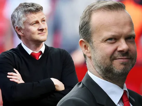 Đây! 3 thương vụ khiến 'trùm cuối' Man United bận 'tối tăm mặt mũi'