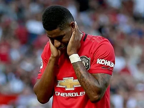 Đây, điều Martial làm với Rashford khi Man Utd hưởng penalty!