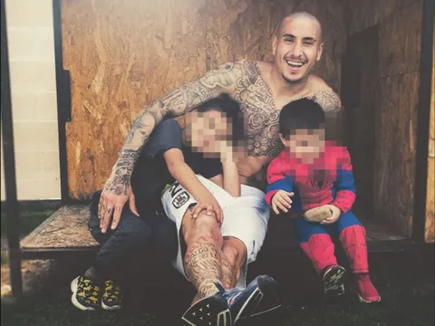 Đây là những hành động nhỏ của dàn cầu thủ cùng thế giới vượt qua Corona