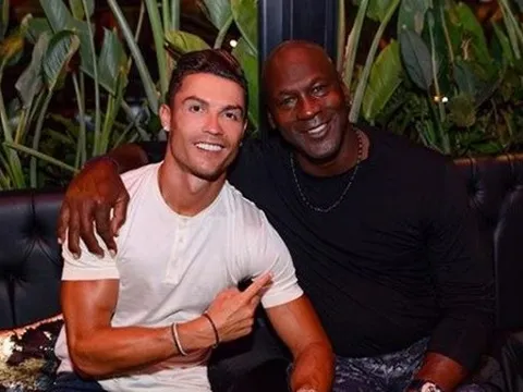 Đây, muôn kiểu tận hưởng ngày hè của dàn sao làng túc cầu