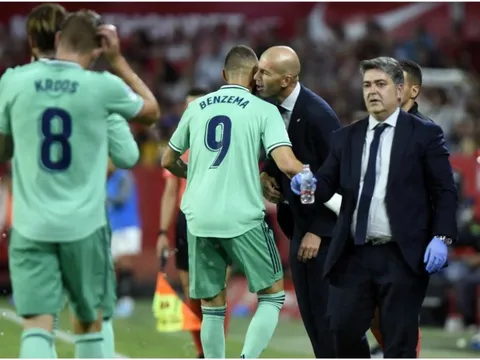 Đây, phản ứng không tưởng của Zidane khi Benzema "nổ súng"