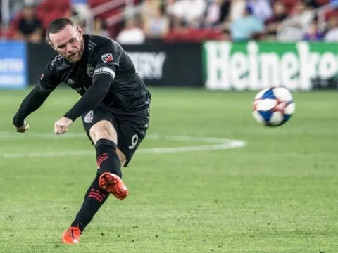 CHOÁNG! Rooney ghi bàn siêu phẩm giữa sân kinh điển, rung chuyển MLS