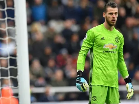 "De Gea đã chơi ở mức tầm trung suốt 18 tháng nay rồi!"