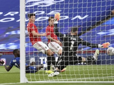 De Gea mất tập trung, Maguire phản lưới nhà; M.U thảm bại trước Chelsea