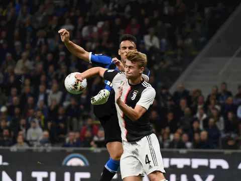 De Ligt: 'Cánh tay tôi như có nam châm hút bóng'