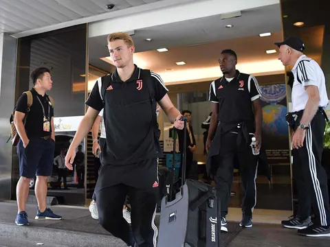 De Ligt giờ chiếm hết 'spotlight' của Ronaldo tại Juventus