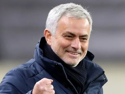Nửa năm trôi qua, 'học trò hụt' vẫn nguyện bán mình cho Mourinho