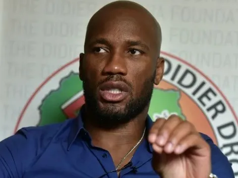 Đến Việt Nam, Drogba tiết lộ luôn danh tính HLV Chelsea tiếp theo