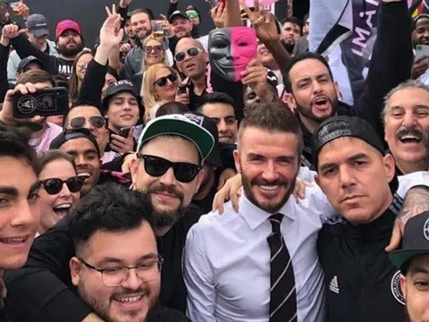 "Đẹp trai" như Beckham, chi "núi tiền" đưa 16 hộ gia đình sang Mỹ xem bóng đá