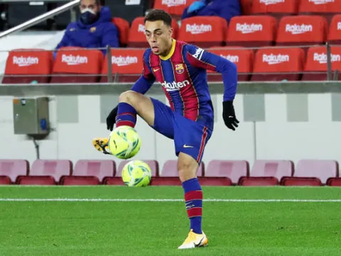 Koeman chỉ rõ điều 'cơn lốc đường biên' của Barca cần cải thiện