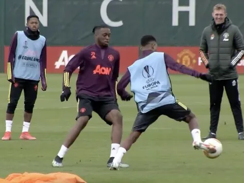 Diallo nhảy múa biến Wan-Bissaka và Matic thành "gã hề" trên sân tập