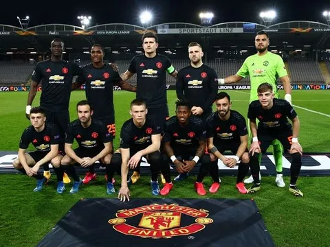 "Điếc không sợ súng", Man Utd có động thái gây sốc giữa tâm bão