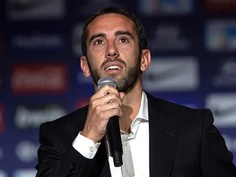 Trung vệ thép lên tiếng, xác nhận được Man Utd và Juventus theo đuổi