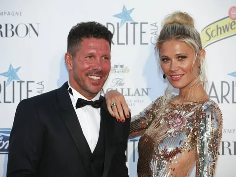 Diego Simeone cơ bắp vạm vỡ bên cạnh bạn đời xinh như mộng