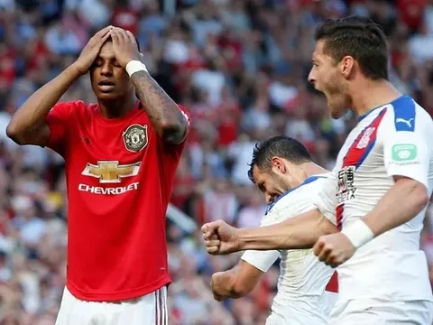 Điểm tin tối 25/08: M.U tuột dốc không tưởng; Xóa sổ trọng tài biên?