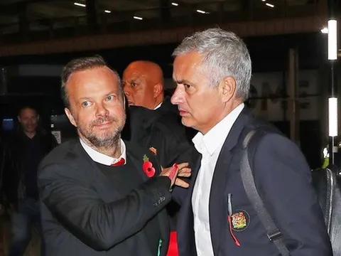 Điên rồ! Ed Woodward hạ mình, 'nghe lời' Mourinho mua 3 sao cho M.U
