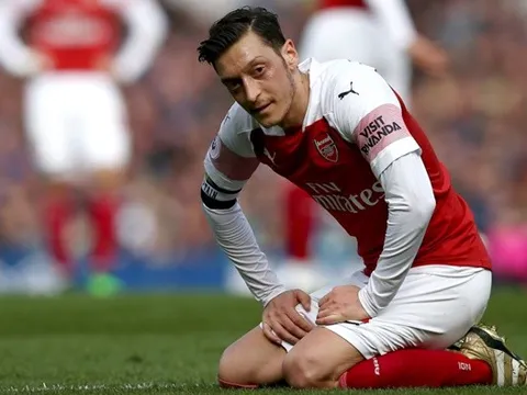 Bạn có biết điều gì đang xảy ra với Mesut Ozil?