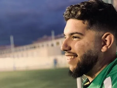 Dính Covid-19, HLV bóng đá qua đời ở tuổi 21