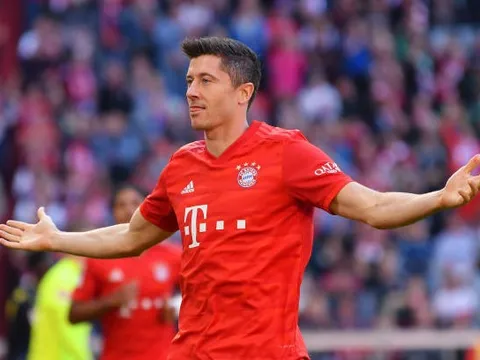 Đỉnh như Lewandowski, từ bỏ hattrick vì đồng đội
