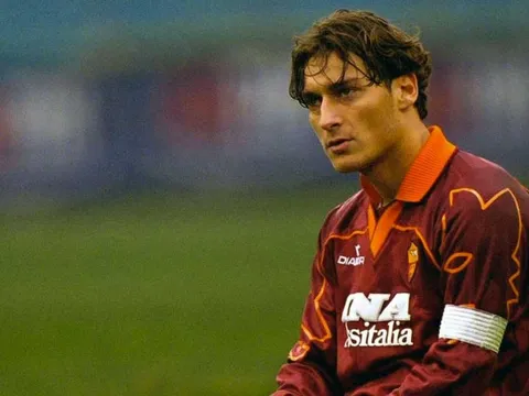 'Đó là lý do tôi quyết định nhường băng đội trưởng cho Totti'