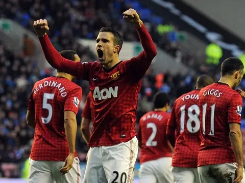 Đội hình gần nhất đưa Man Utd lên đỉnh EPL: "Song sát" Persie - Chicharito