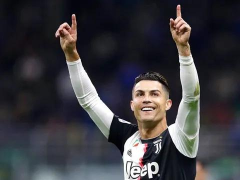 Đội hình hay nhất C1 do NHM bình chọn: Ronaldo - Messi lĩnh xướng hàng công cùng "thần gió"