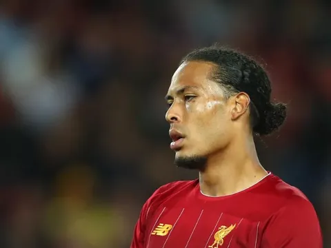 Đối tác bị chỉ trích, Van Dijk nói gì?